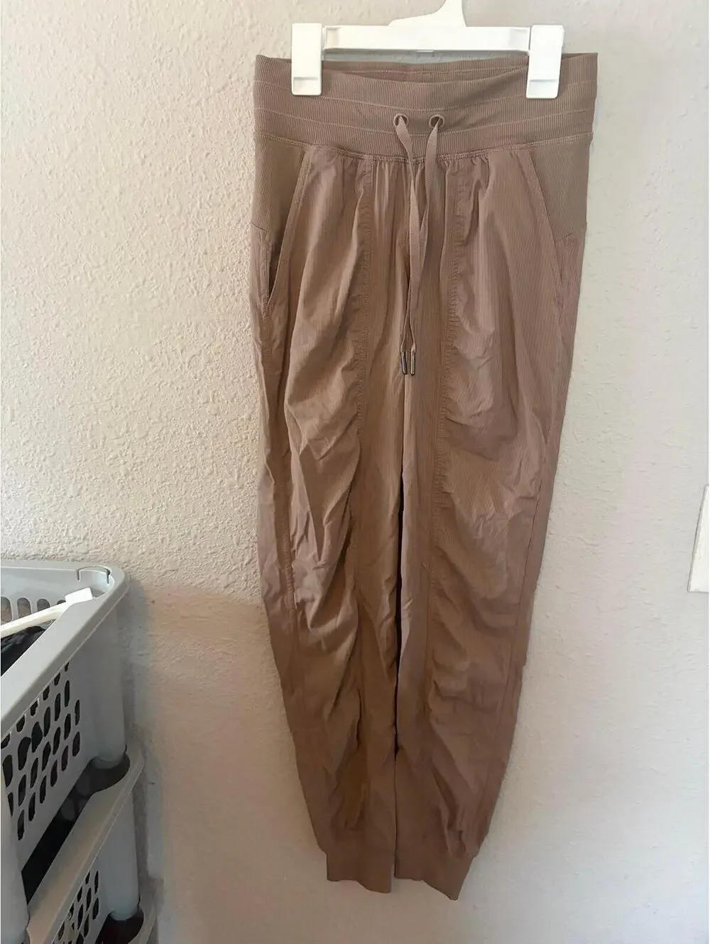 Lululemon Dance Studio Mid-Rise Jogger *Full Length 29in inseam size 2. Like new